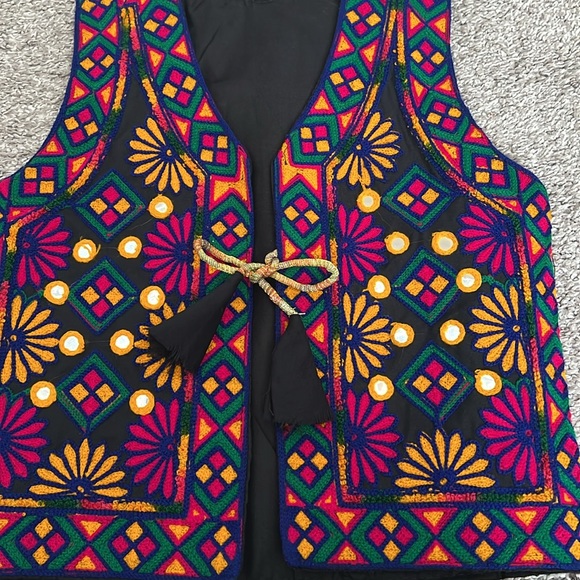 Pakistani cultural vest - Picture 2 of 3